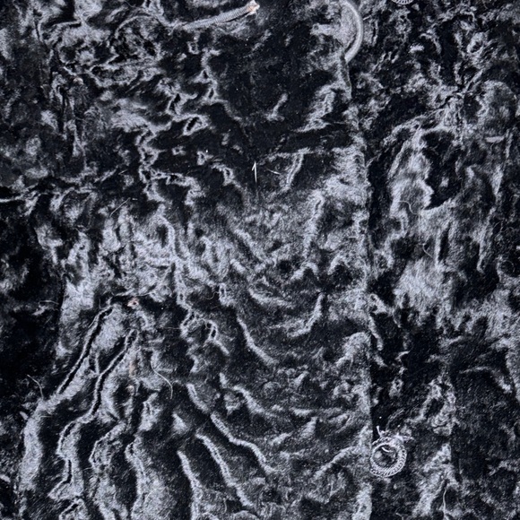 Breathtaking Vintage Fur Coat - Picture 6 of 12